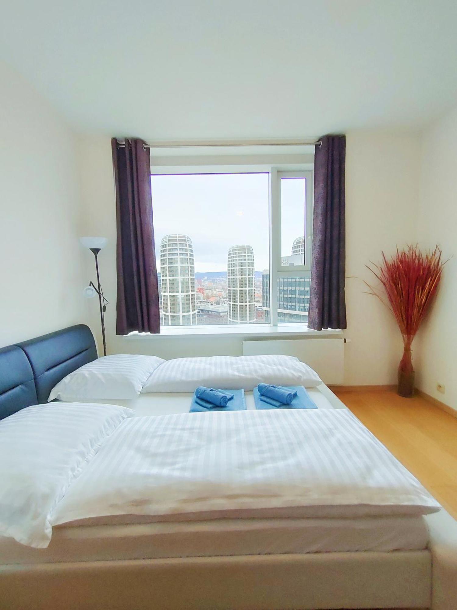 Sag Romantic 22 Floor Panorama City Free Parking Free Wifi Братислава Экстерьер фото